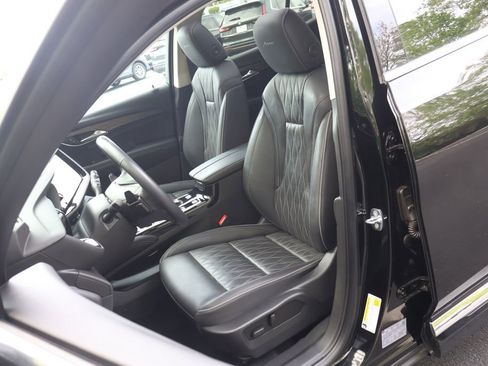 Used 2023 Buick Envision Avenir AWD/4WD image 33