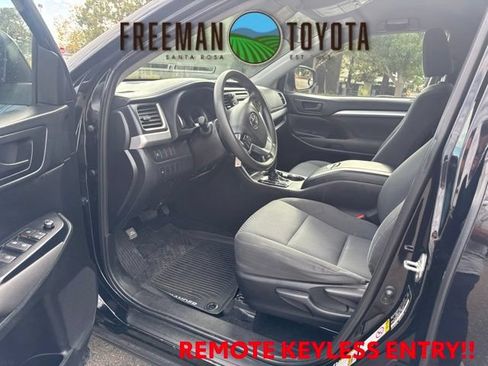 Used 2019 Toyota Highlander LE AWD/4WD image 7