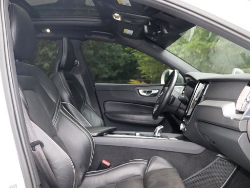 Used 2018 Volvo XC60 T8 R-Design w/ Convenience Package AWD/4WD image 32
