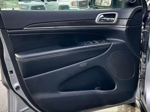 Used 2018 Jeep Grand Cherokee Limited image 19