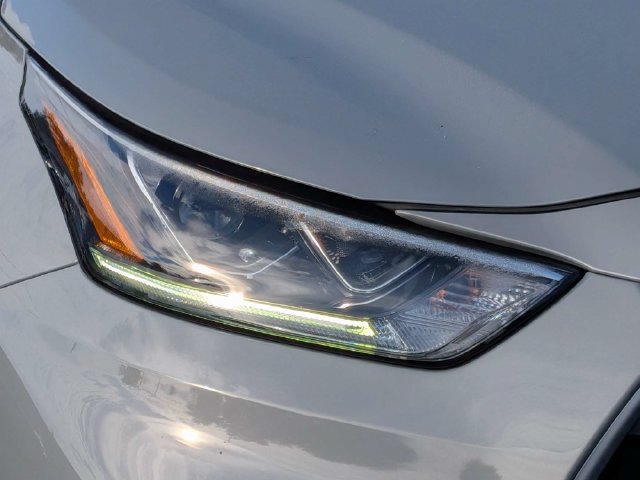 Used 2022 Toyota Highlander Bronze Edition FWD image 9