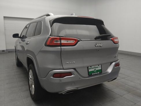 Used 2017 Jeep Cherokee Overland w/ Technology Group AWD/4WD image 5