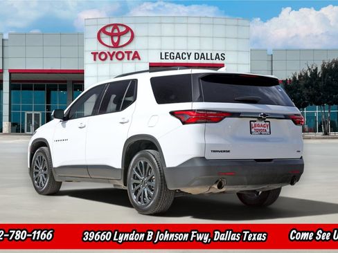 Used 2023 Chevrolet Traverse RS FWD image 9