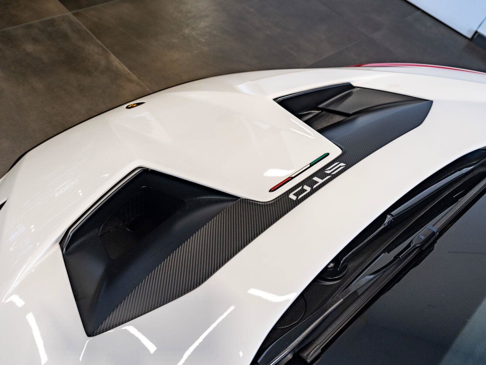 Used 2022 Lamborghini Huracan STO RWD image 48