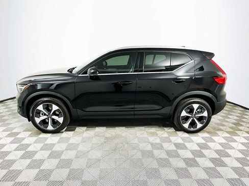 Certified 2025 Volvo XC40 B5 Plus w/ Protection Package Premier image 4