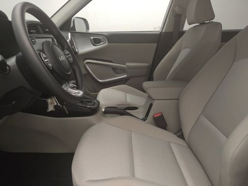 Used 2025 Kia Soul LX w/ LX Technology Package image 17