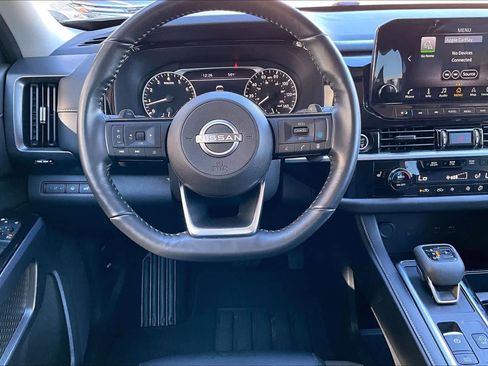 Used 2023 Nissan Pathfinder SL image 5