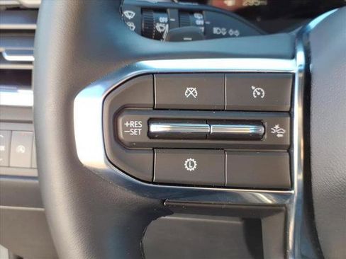 Used 2025 GMC Acadia Elevation image 15