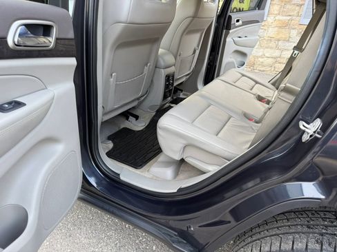 Used 2012 Jeep Grand Cherokee Laredo image 23