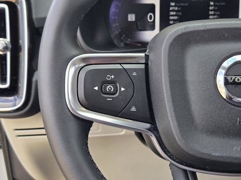 Certified 2023 Volvo XC40 B5 Plus w/ Climate Package AWD/4WD image 25