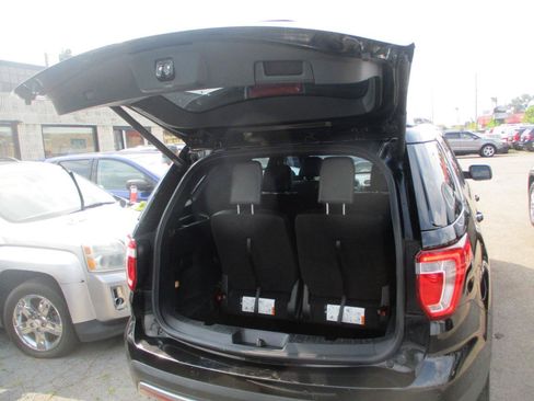 Used 2017 Ford Explorer XLT w/ Equipment Group 202A AWD/4WD image 7