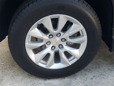 Used 2025 Chevrolet Silverado 1500 Custom image 4