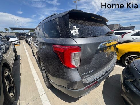Used 2021 Ford Explorer Limited w/ Equipment Group 301A RWD image 3