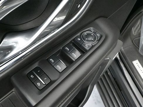 Used 2024 Chevrolet Tahoe High Country image 23