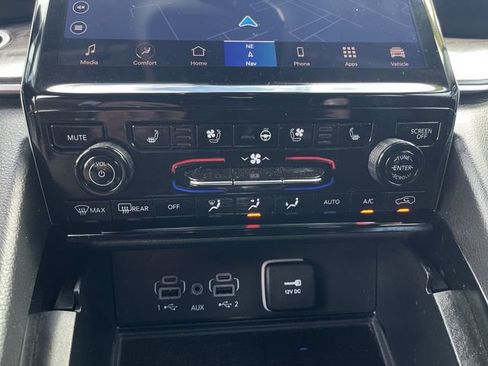 Used 2023 Jeep Grand Cherokee Limited w/ Luxury Tech Group II AWD/4WD image 19