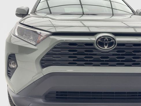 Used 2020 Toyota RAV4 XLE Premium image 3