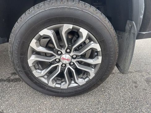 Used 2023 GMC Canyon Denali image 2