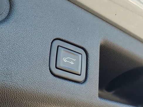 Used 2023 Chevrolet Equinox LT AWD/4WD image 32