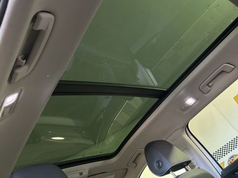 Used 2023 Volkswagen Taos SEL image 38