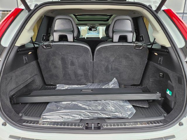 Used 2025 Volvo XC90 B6 Ultra w/ Protection Package Premier AWD/4WD image 12