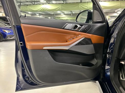 Used 2022 BMW X7 M50i AWD/4WD image 9