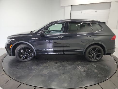 Used 2023 Volkswagen Tiguan SE R-Line AWD/4WD image 4