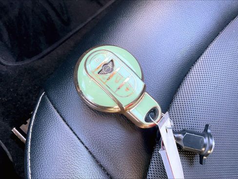 Used 2022 MINI Cooper 2-Door Hardtop image 12