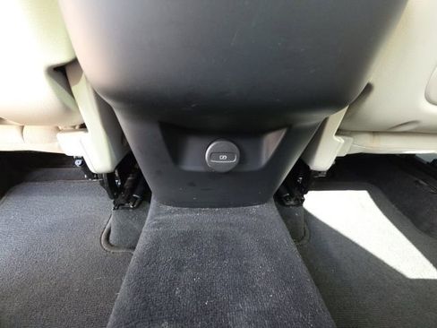 Used 2022 Volvo XC60 B5 Momentum image 26