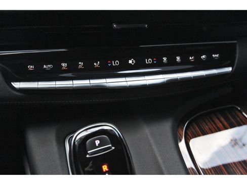 Used 2023 Cadillac Escalade Premium Luxury AWD/4WD image 18