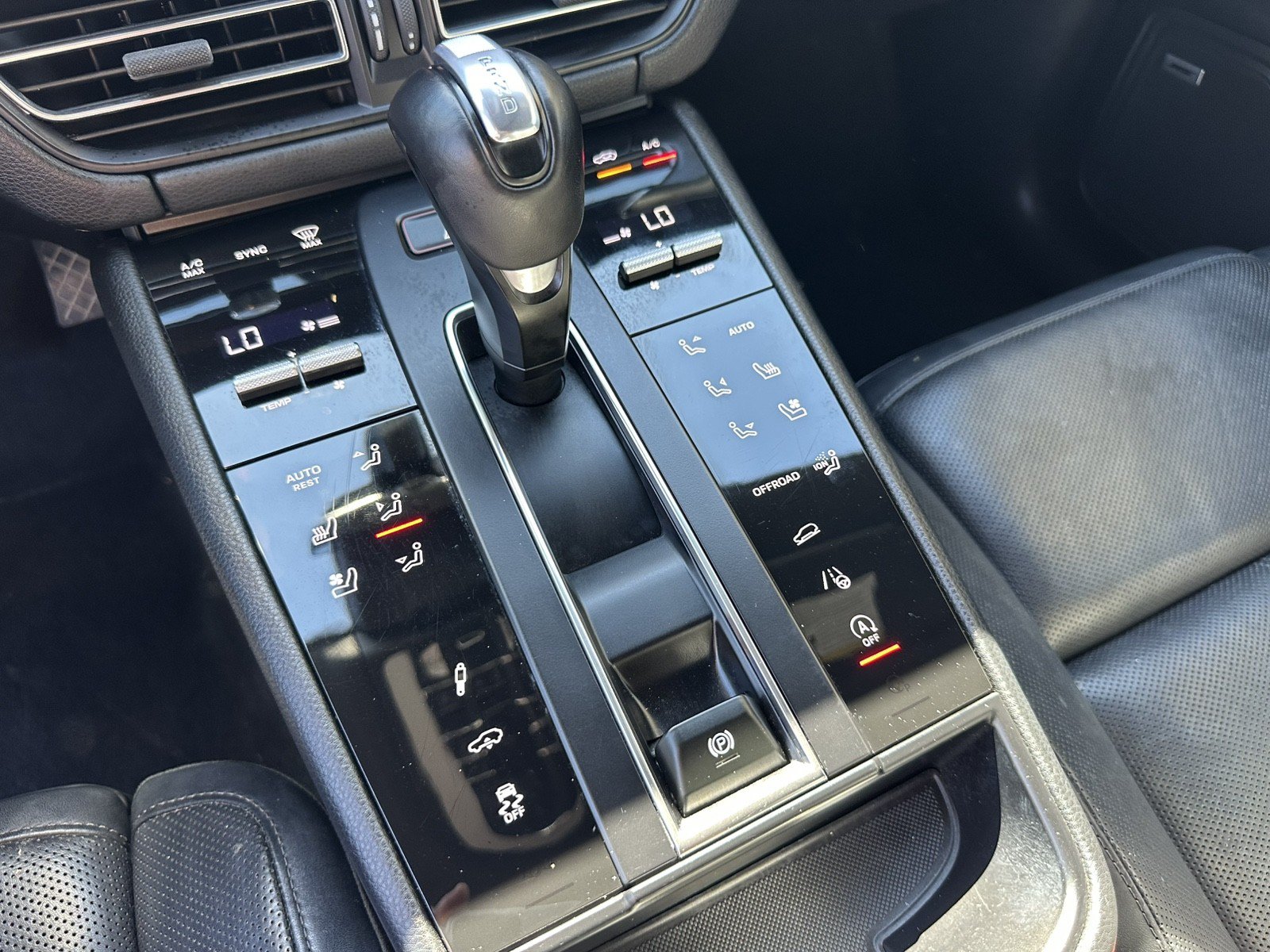 Used 2023 Porsche Macan AWD/4WD image 23
