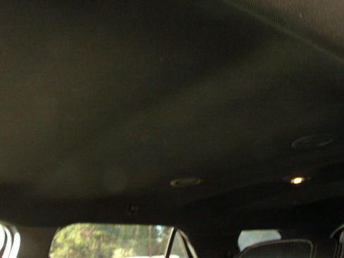 Used 2018 Ford Explorer XLT w/ Equipment Group 202A image 9