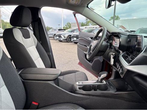 Used 2024 Chevrolet Trax LS w/ LS Convenience Package FWD image 30