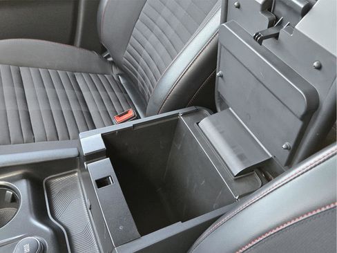 Used 2025 Ford Explorer ST-Line w/ ST-Line Street Pack image 46