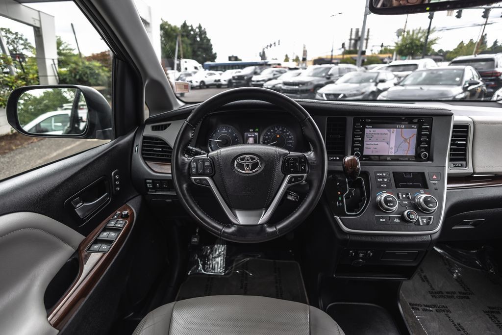 Used 2020 Toyota Sienna Limited AWD/4WD image 22