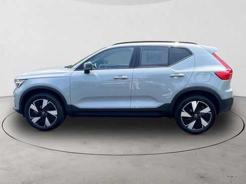 Certified 2025 Volvo EX40 Core AWD/4WD image 2