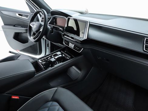 New 2026 Volkswagen Atlas Cross Sport SEL Premium R-Line image 34