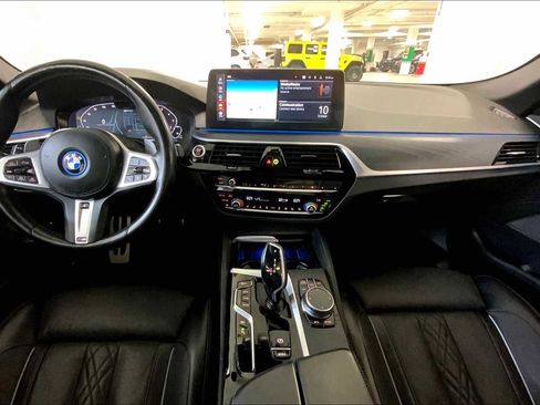 Used 2023 BMW 530e xDrive w/ Executive Package image 15