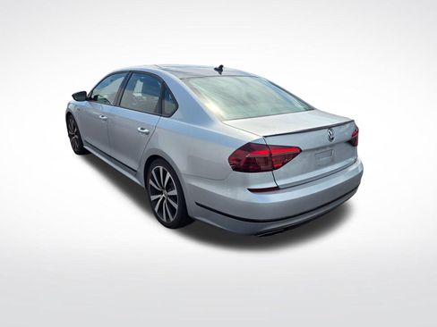 Used 2018 Volkswagen Passat 3.6 FWD image 7