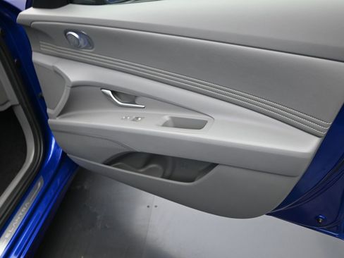 Certified 2025 Hyundai Elantra SEL image 25
