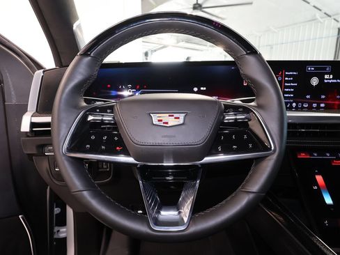 Used 2025 Cadillac Escalade ESV V AWD/4WD image 10
