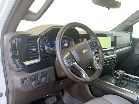 Certified 2025 Chevrolet Silverado 1500 LT AWD/4WD image 10