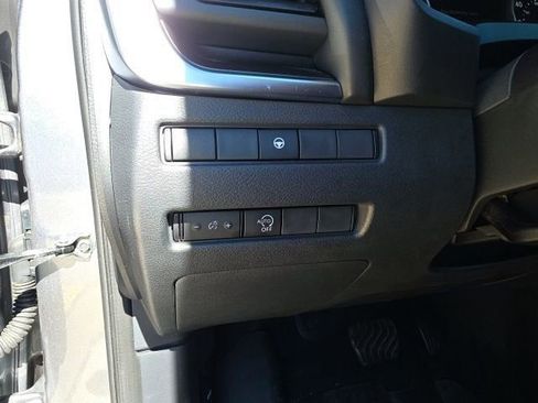 Used 2023 Nissan Rogue SV image 15