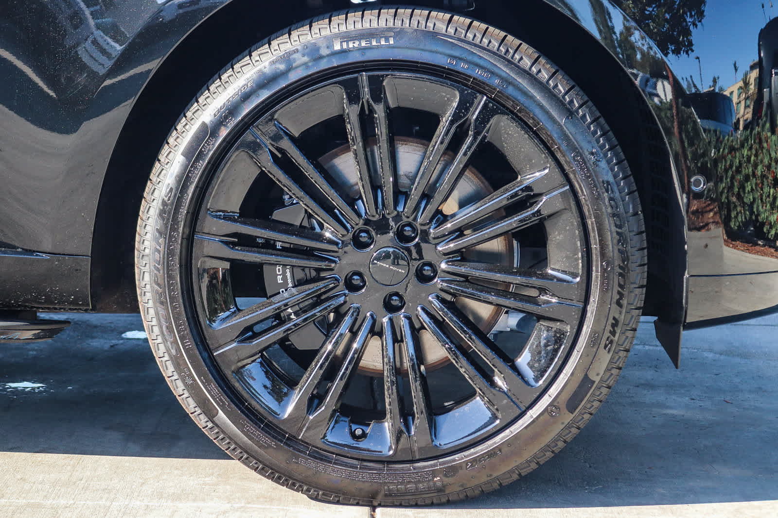New 2026 Land Rover Range Rover Long Wheelbase SE AWD/4WD image 9