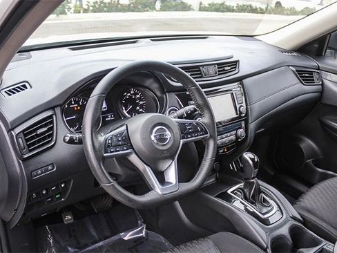 Used 2019 Nissan Rogue SV image 24