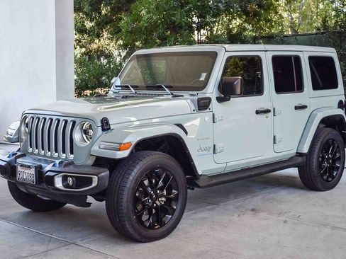 Used 2023 Jeep Wrangler Unlimited Sahara w/ Cold Weather Group image 3