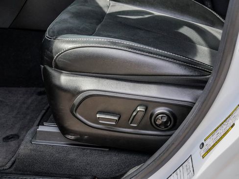 Used 2024 Jeep Grand Cherokee Altitude image 30