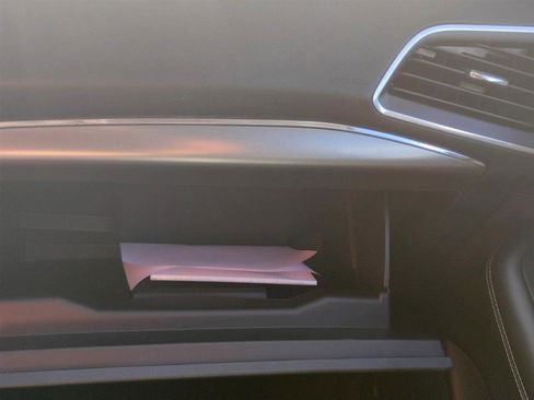 Used 2024 Ford Edge Titanium image 28