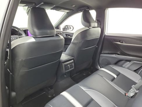 Used 2025 Toyota Camry SE FWD image 11