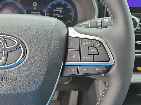 New 2026 Toyota Highlander Platinum AWD/4WD image 19