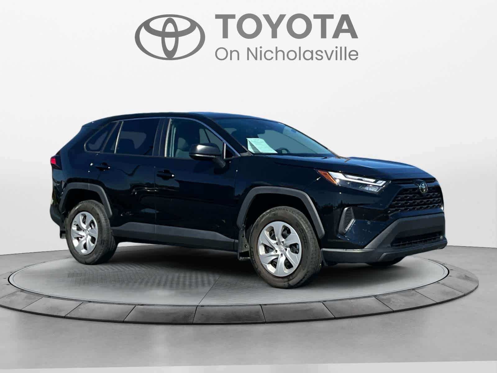 Used 2023 Toyota RAV4 LE AWD/4WD image 7